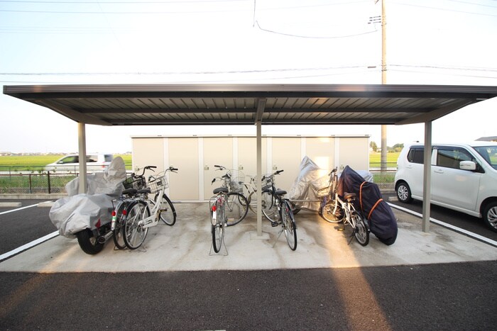 物件外観写真2　(駐輪場)
