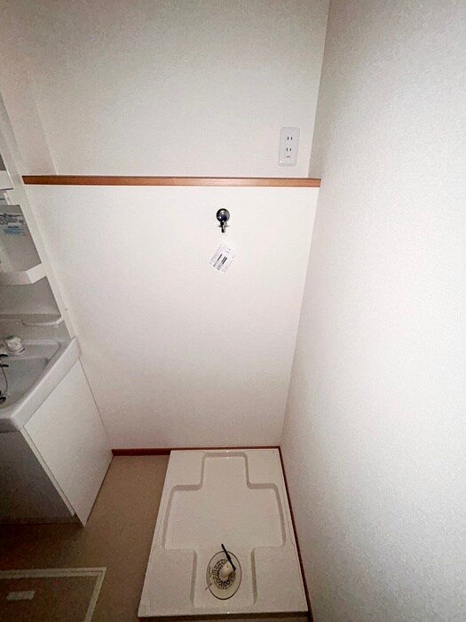 物件内観写真13　(洗濯機置場)