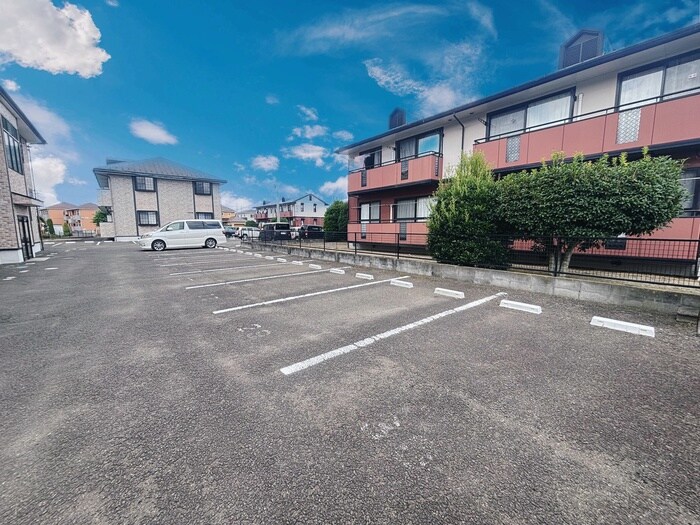 物件外観写真2　(駐車場)