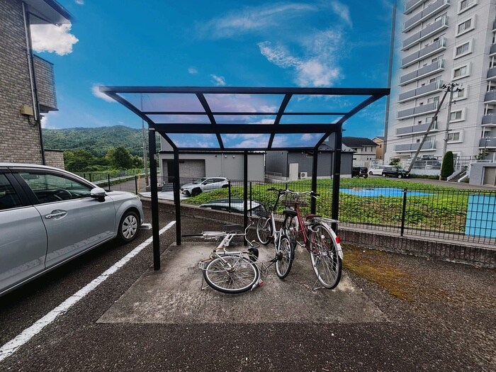 物件外観写真3　(駐輪場)