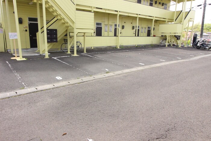 物件外観写真4　(駐車場)