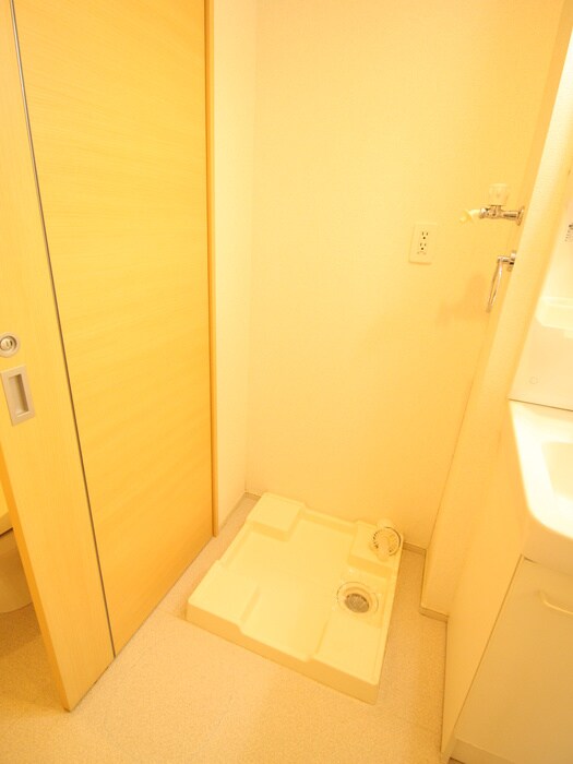 物件内観写真14　(洗濯機置場)