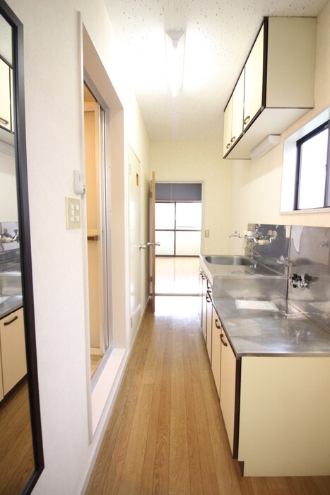 物件内観写真12　(玄関)