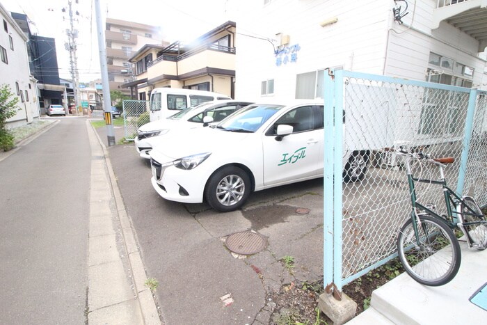 物件外観写真5　(駐車場)