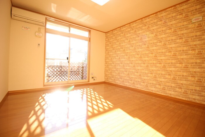 物件内観写真2　(居室)