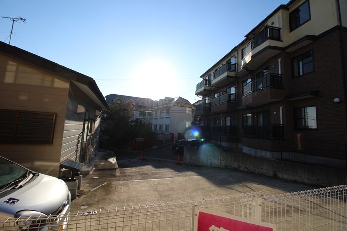 物件内観写真11　(室内からの展望)