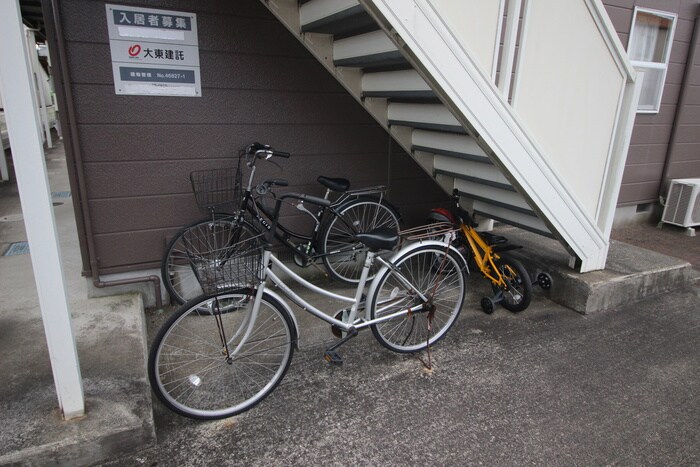 物件外観写真4　(駐輪場)