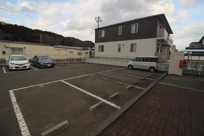 物件外観写真5　(駐車場)