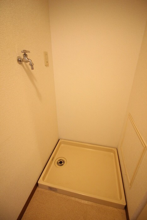 物件内観写真12　(洗濯機置場)