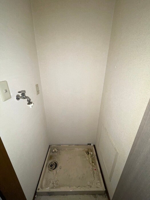 物件内観写真13　(洗濯機置場)