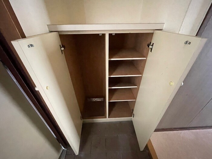 物件内観写真15　(靴箱)