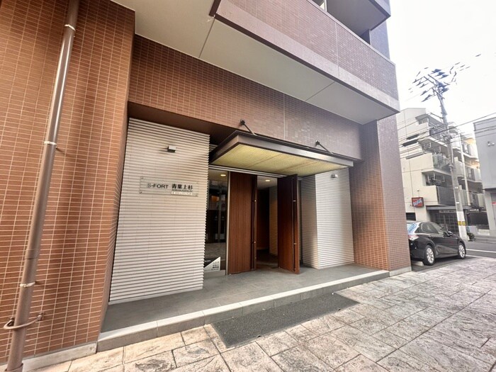 物件外観写真3　(エントランス部分)