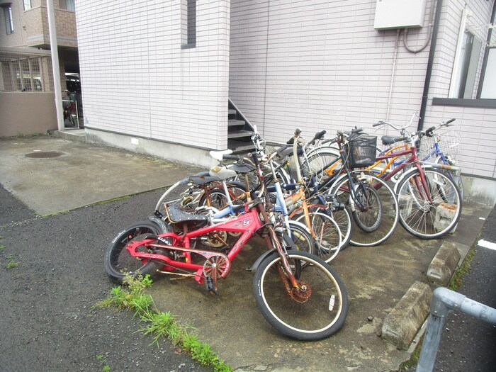 物件外観写真4　(駐輪場)