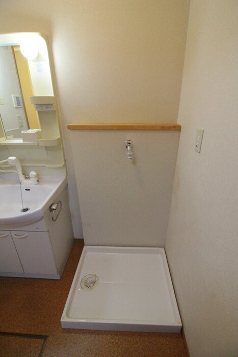 物件内観写真12　(洗濯機置場)