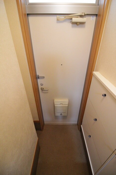 物件内観写真16　(玄関)