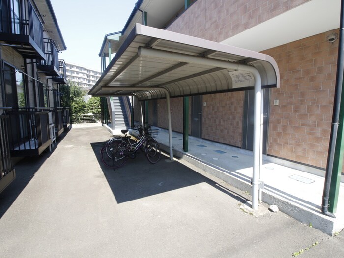 物件外観写真5　(駐輪場)