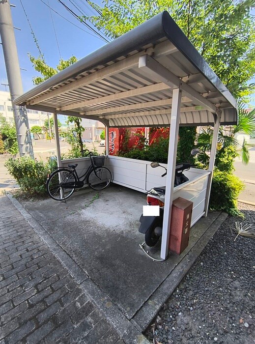 物件外観写真4　(駐輪場)