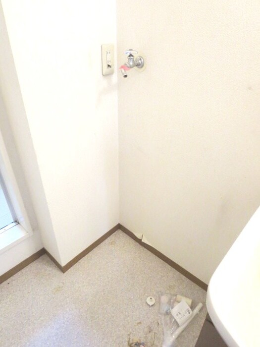 物件内観写真11　(洗濯機置場)