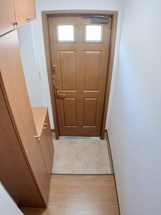 物件内観写真13　(玄関)