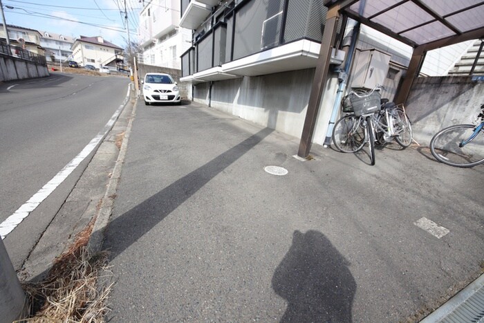 物件外観写真4　(駐車場)