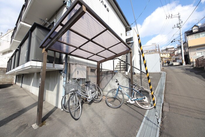 物件外観写真5　(駐輪場)