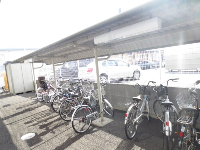 物件外観写真3　(駐輪場)