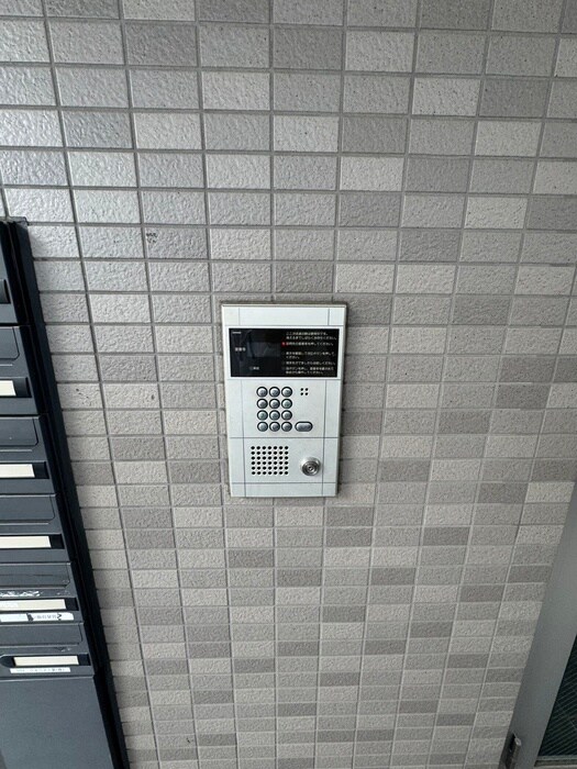 物件外観写真5　(エントランス部分)