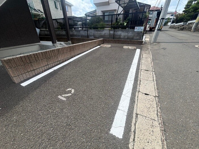 物件外観写真2　(駐車場)