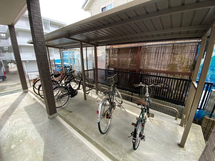 物件外観写真3　(駐輪場)