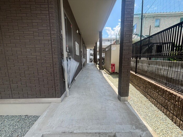 物件外観写真5　(エントランス部分)