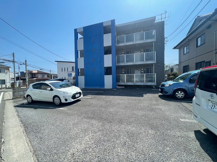 物件外観写真2　(駐車場)