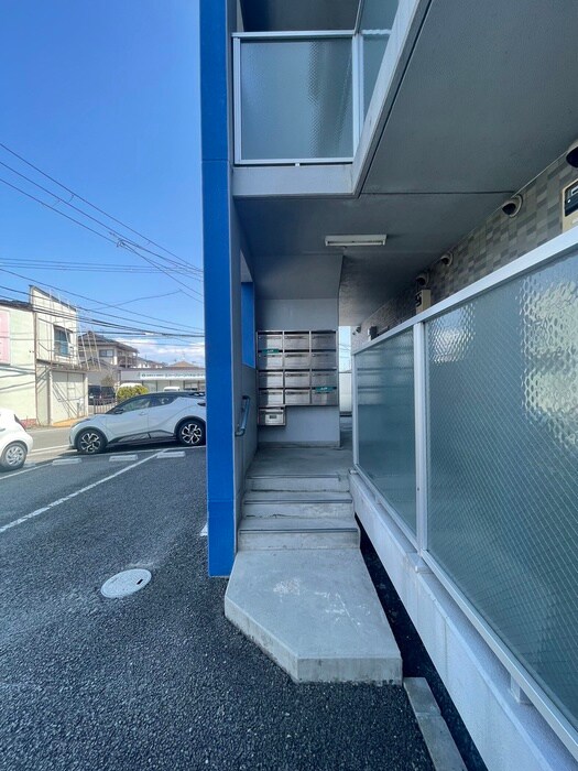 物件外観写真4　(エントランス部分)