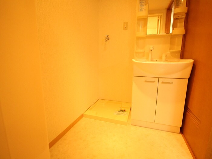 物件内観写真13　(洗濯機置場)