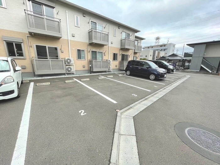 物件外観写真4　(駐車場)