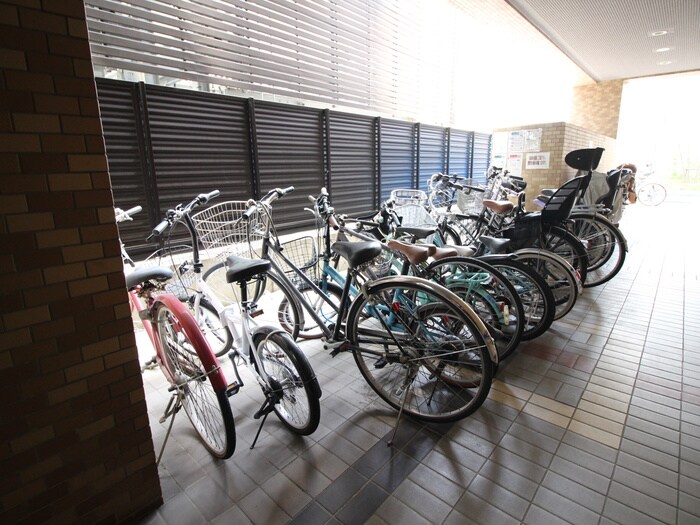 物件外観写真4　(駐輪場)