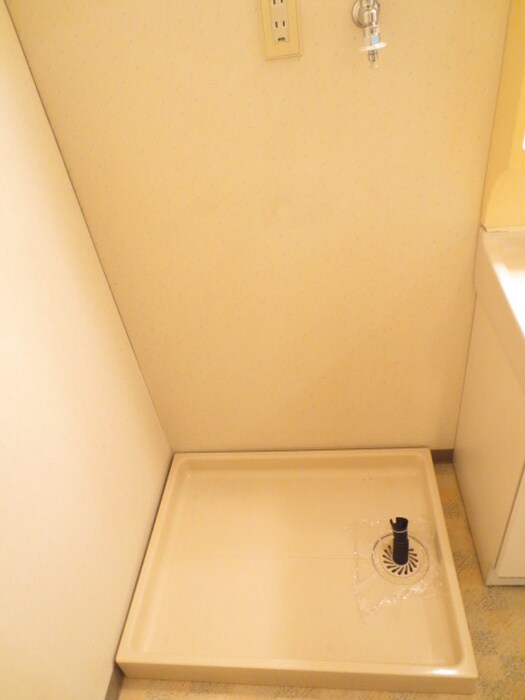 物件内観写真13　(洗濯機置場)