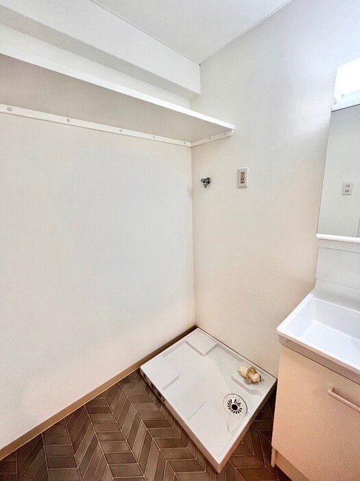 物件内観写真16　(洗濯機置場)