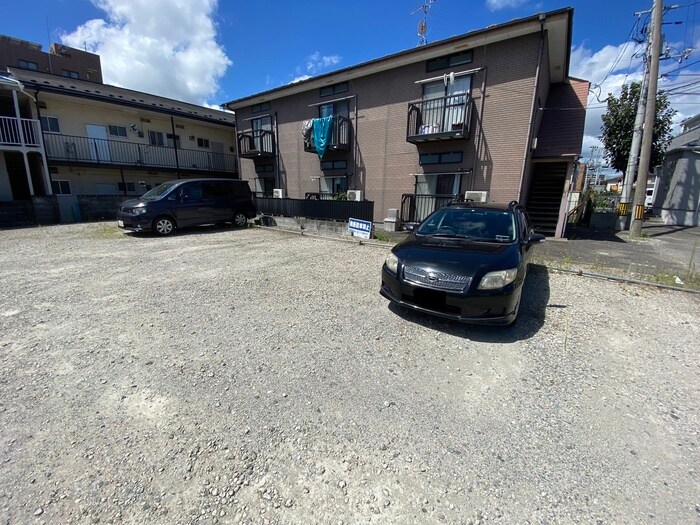 物件外観写真3　(駐車場)