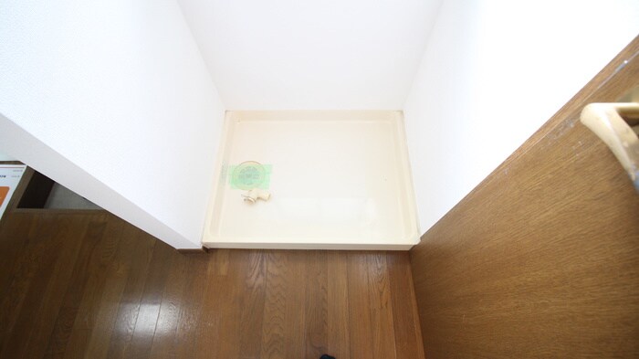 物件内観写真14　(洗濯機置場)