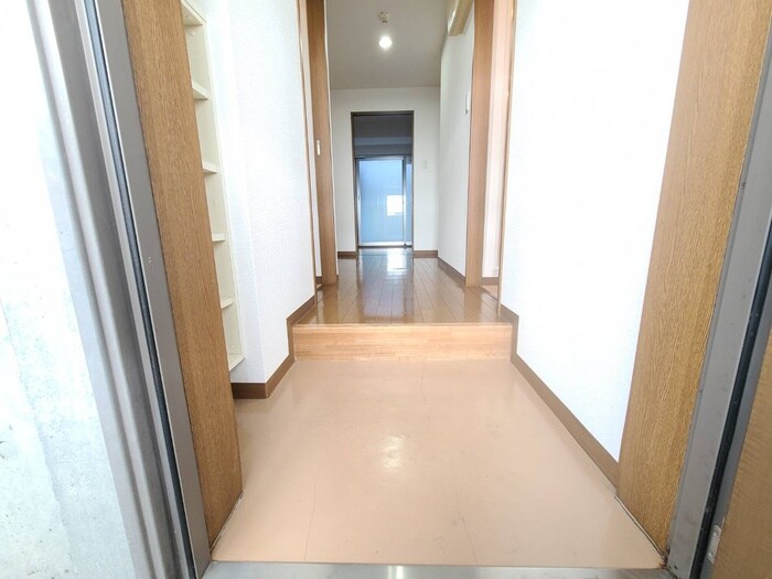 物件内観写真16　(玄関)