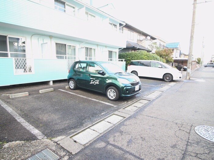 物件外観写真2　(駐車場)