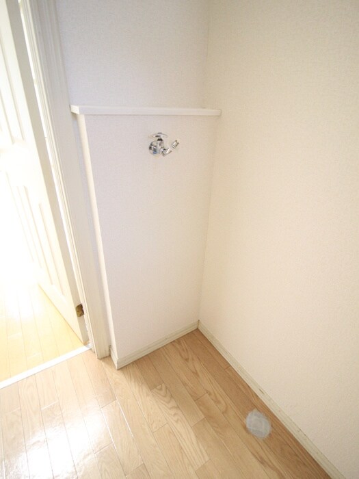 物件内観写真13　(洗濯機置場)