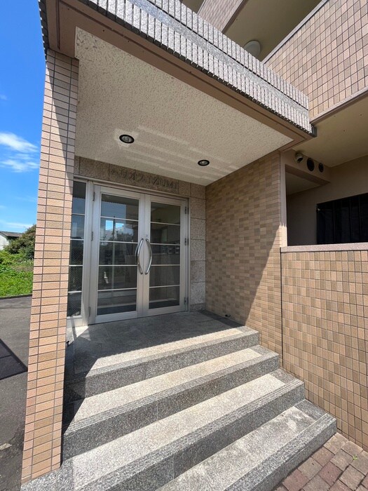 物件外観写真4　(エントランス部分)