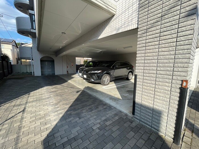 物件外観写真4　(駐車場)