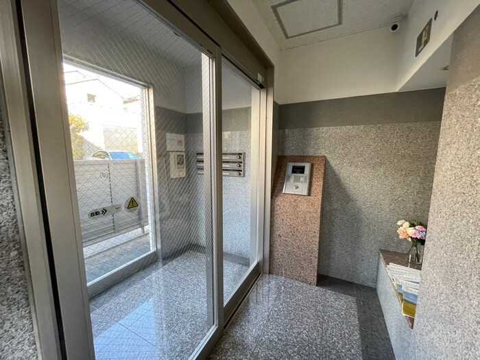 物件外観写真6　(エントランス部分)