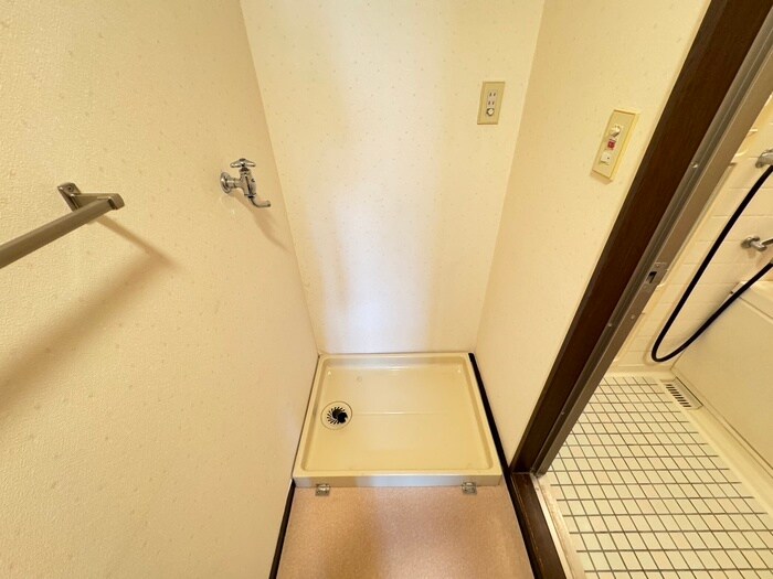 物件内観写真13　(洗濯機置場)