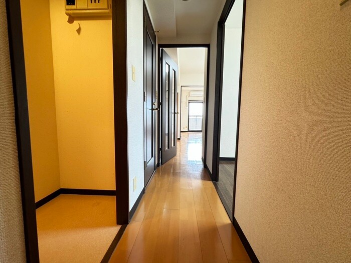 物件内観写真15　(廊下)