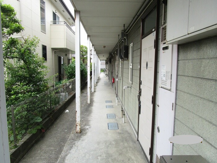 物件外観写真5　(エントランス部分)