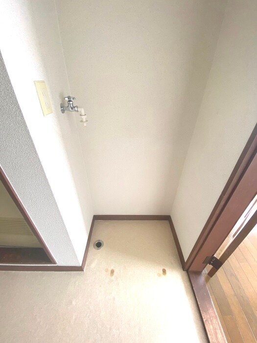 物件内観写真11　(洗濯機置場)