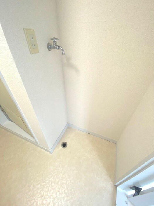 物件内観写真15　(洗濯機置場)